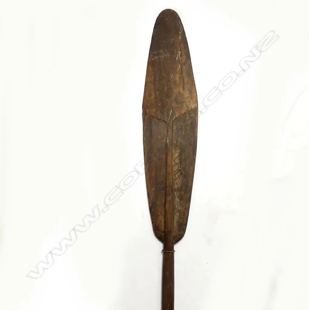 A New Guinea canoe paddle Image 1++