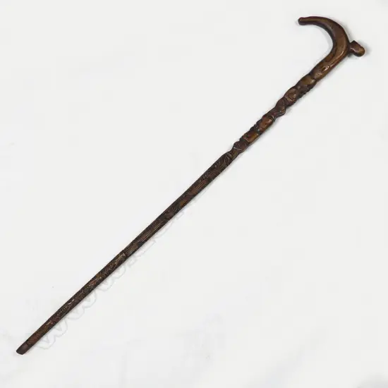 An early/mid 20thC Maori carved walking stick