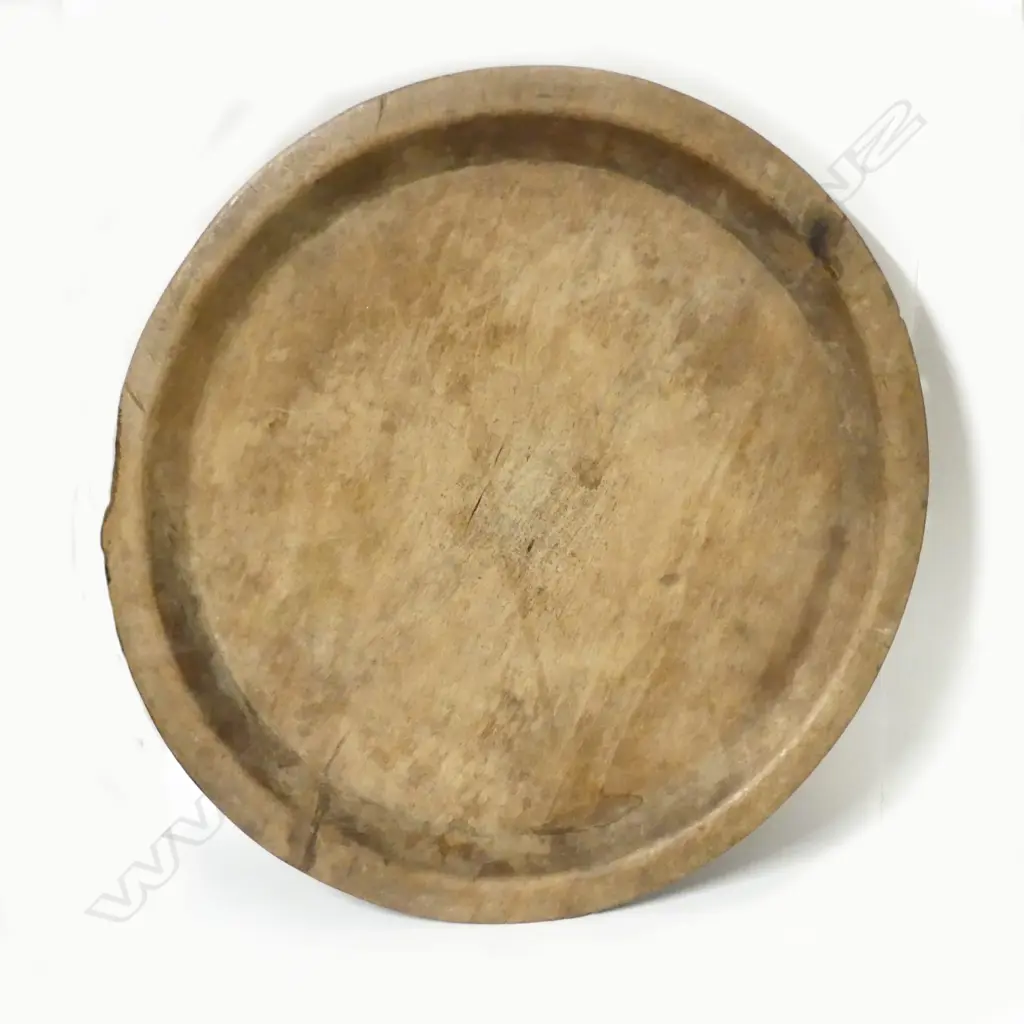 A Solomon Islands large circular wooden bowl Image 1++