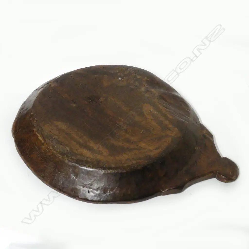 An Oceania wooden shallow dish Image 1++