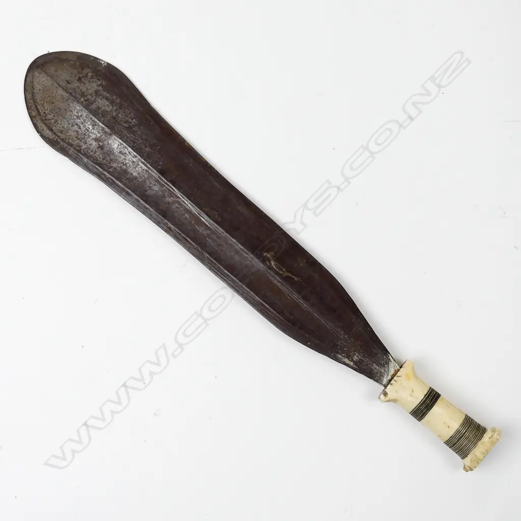 An African spatula bladed short sword Image 1++