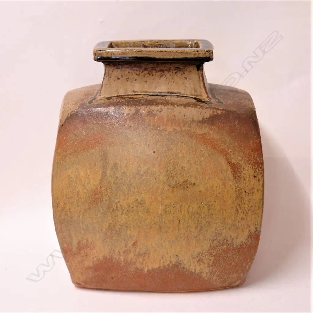 A Len Castle large blossom vase Image 1++