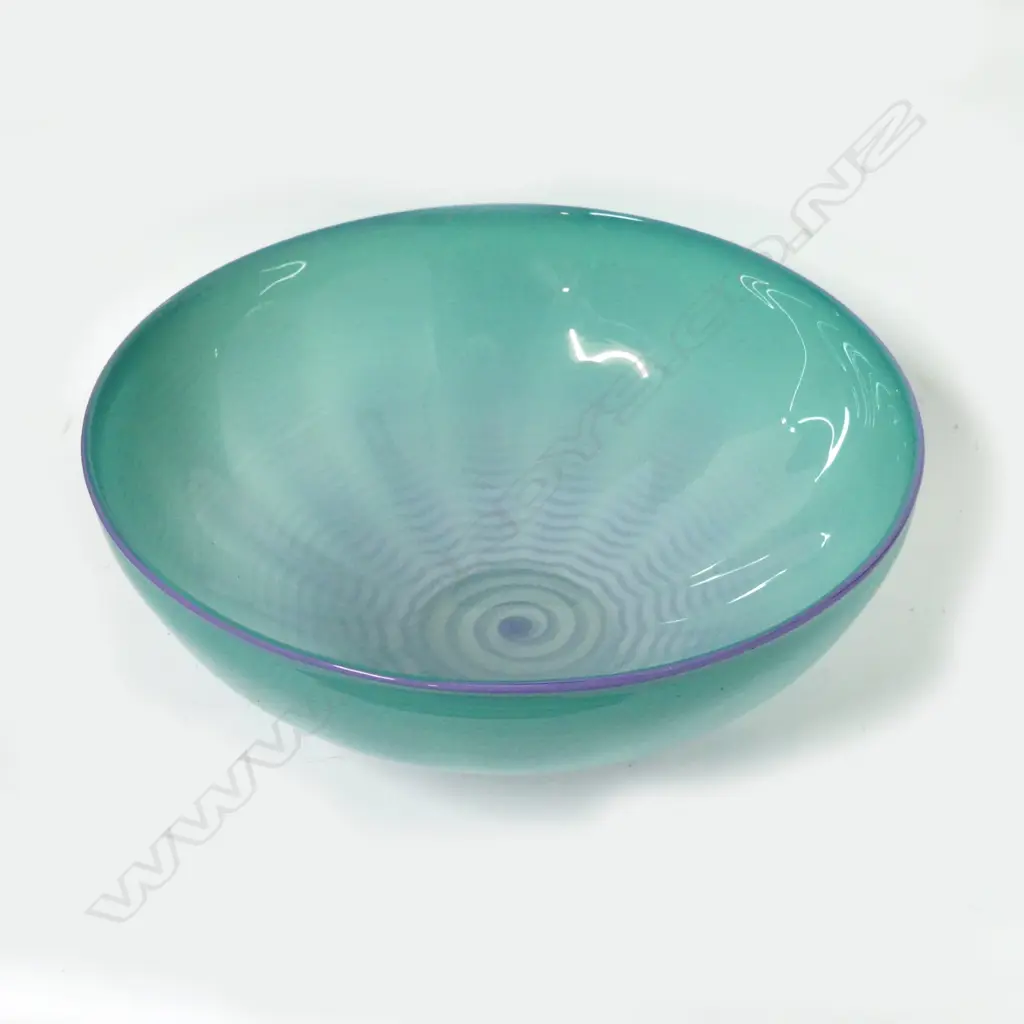 An early Garry Nash (Sunbeam Glassworks) 'trail' bowl Image 1++