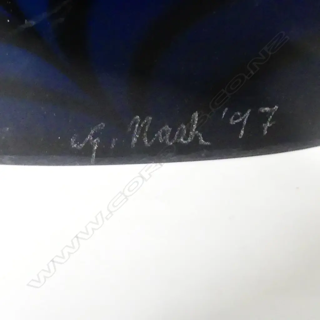 A large and impressive Garry Nash glass sculpture of free form vase shape Image 1++