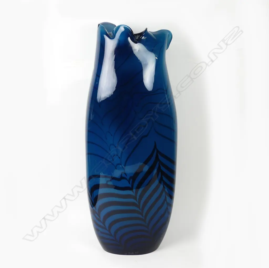 A large and impressive Garry Nash glass sculpture of free form vase shape Image 1++