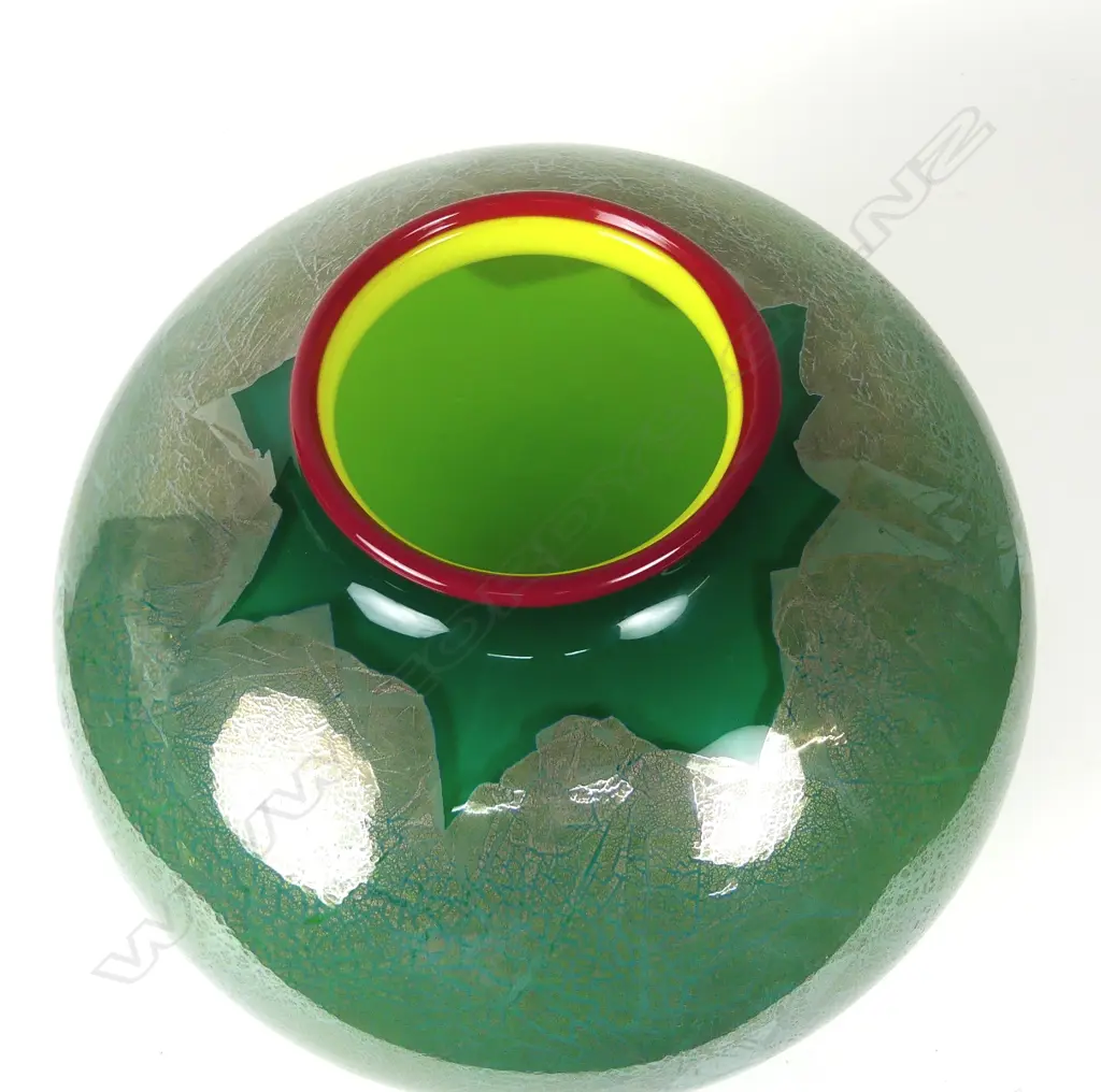 A Garry Nash large glass vase Image 1++