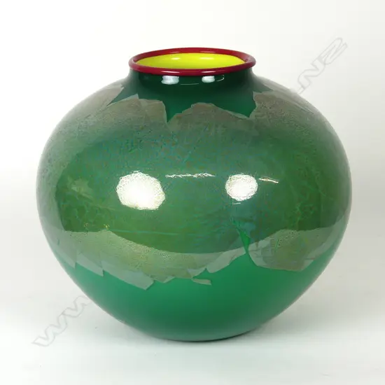 A Garry Nash large glass vase
