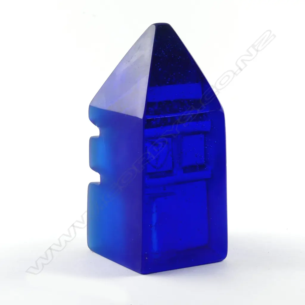 A NZ cast glass sculpture Image 1++