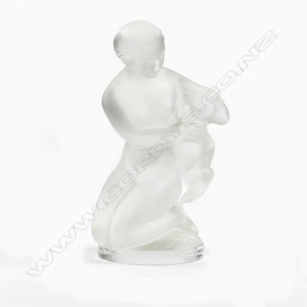A Lalique clear and frosted glass paperweight Image 1++