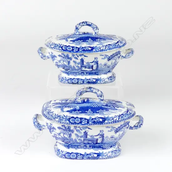 A pair of Georgian blue and white sauce tureens