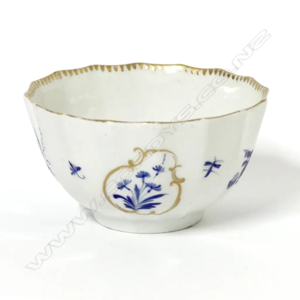 An 18thC Dr Wall Worcester tea bowl Image 1++