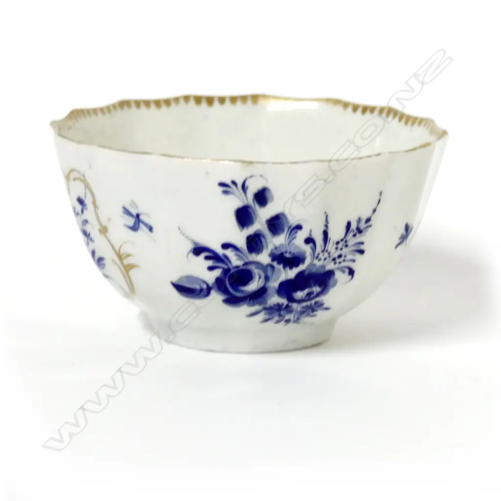 An 18thC Dr Wall Worcester tea bowl Image 1++