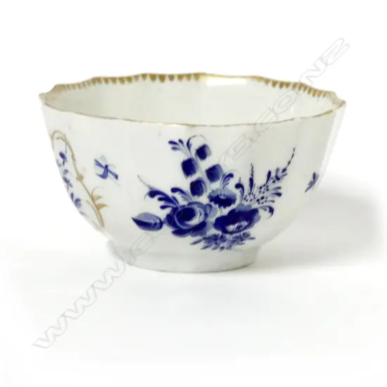 An 18thC Dr Wall Worcester tea bowl
