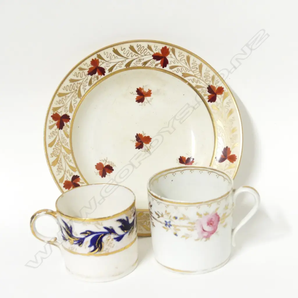 Two Georgian Derby porcelain coffee cans and a circular shallow dish Image 1++