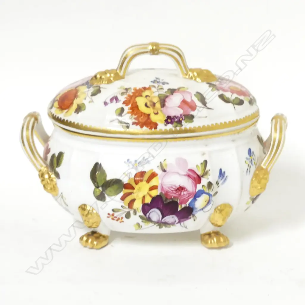 A Derby bone china sauce tureen Image 1++