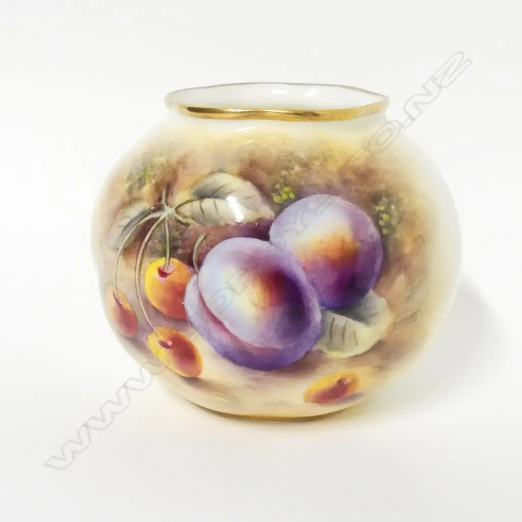 A Royal Worcester vase painted by Platt Image 1++
