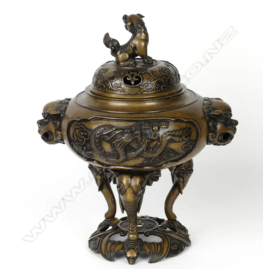 A Chinese bronze censer Image 1++