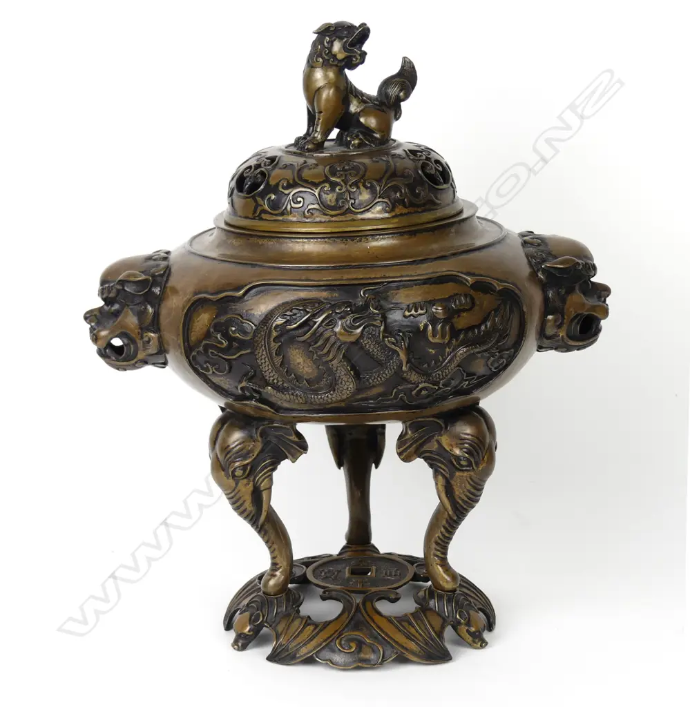 A Chinese bronze censer Image 1++