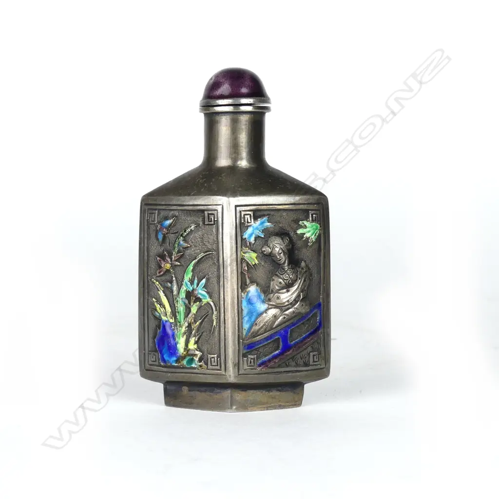 An early 20thC Chinese enamelled silver snuff bottle Image 1++