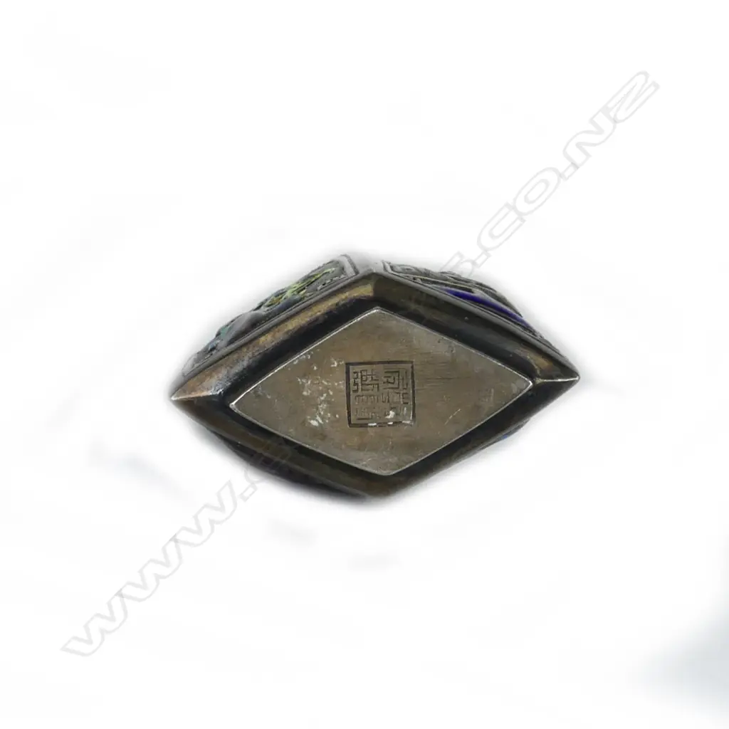 An early 20thC Chinese enamelled silver snuff bottle Image 1++