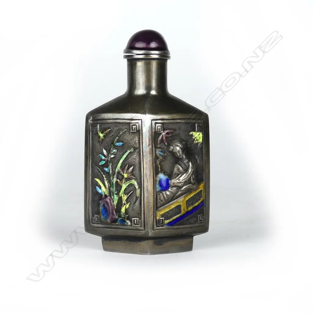 An early 20thC Chinese enamelled silver snuff bottle Image 1++