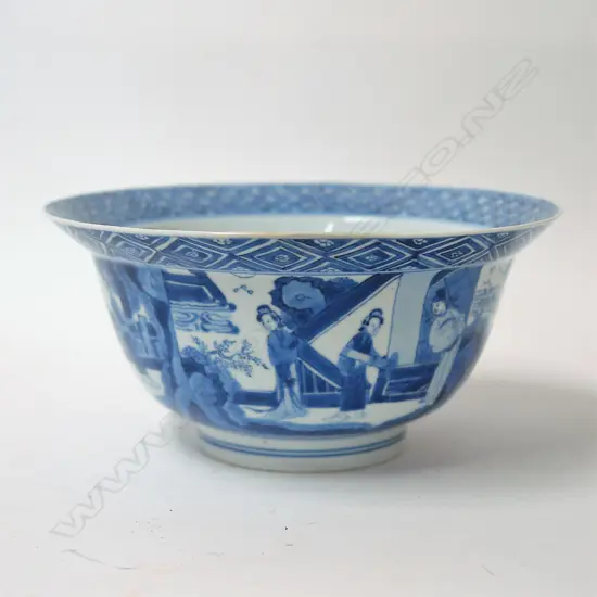 A Chinese Kangxi blue and white  'Klapmuts bowl