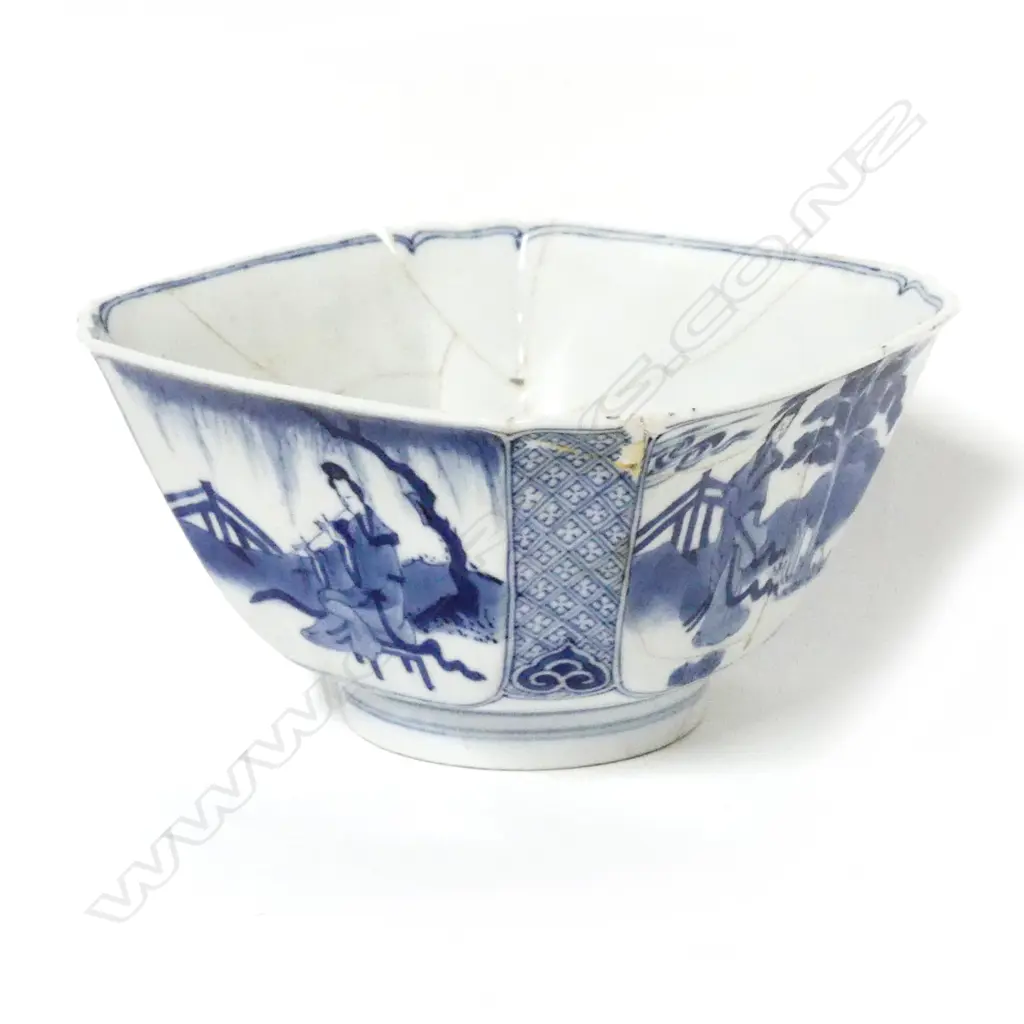 A Chinese blue and white square bowl Image 1++