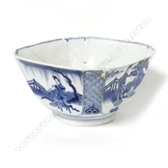 A Chinese blue and white square bowl