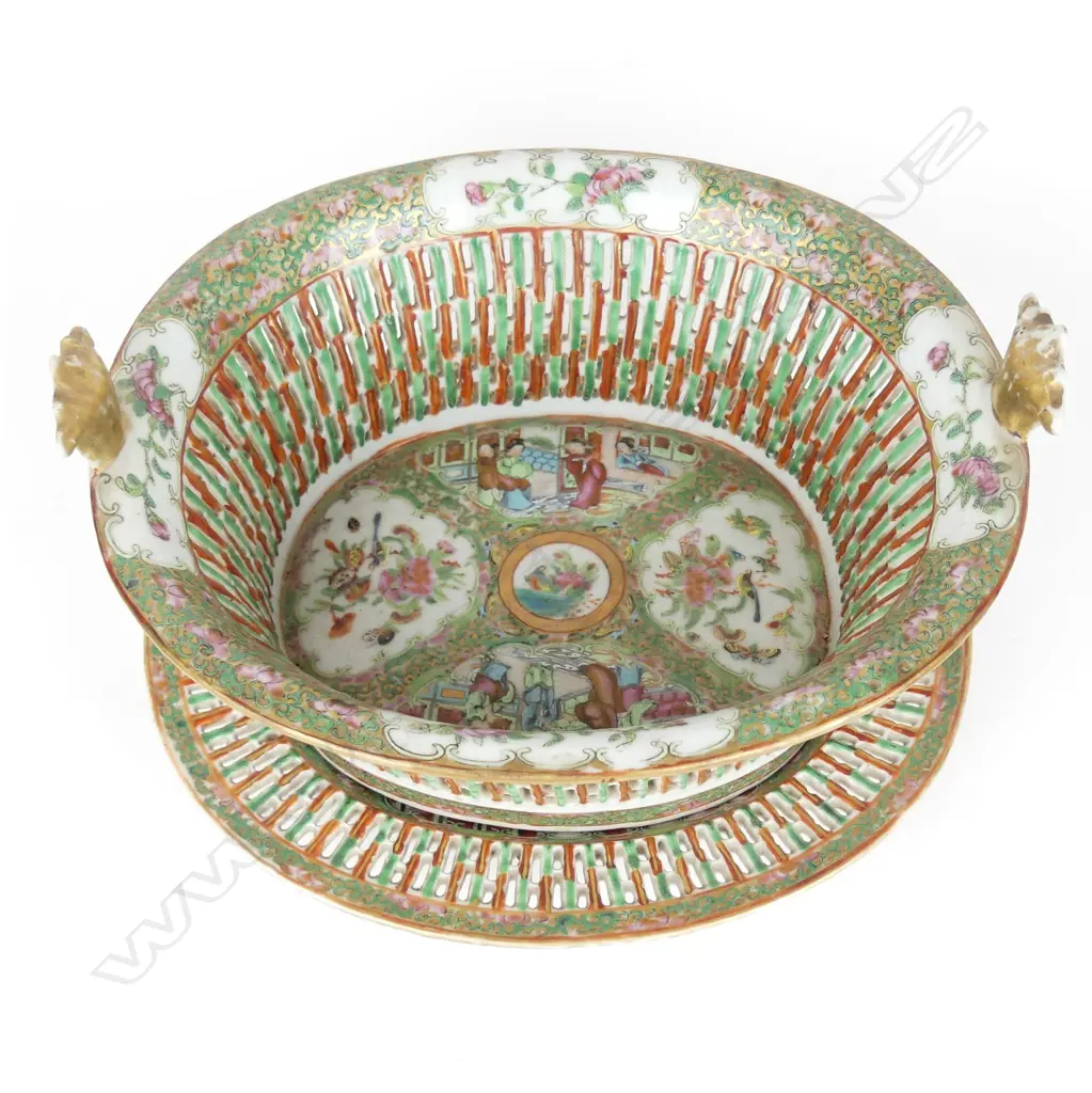 A Chinese famille rose porcelain reticulated walled bowl on saucer stand Image 1++