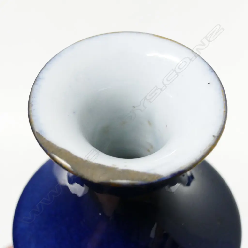 A pair of 18th/19thC Chinese decorated porcelain mallet shaped vases Image 1++