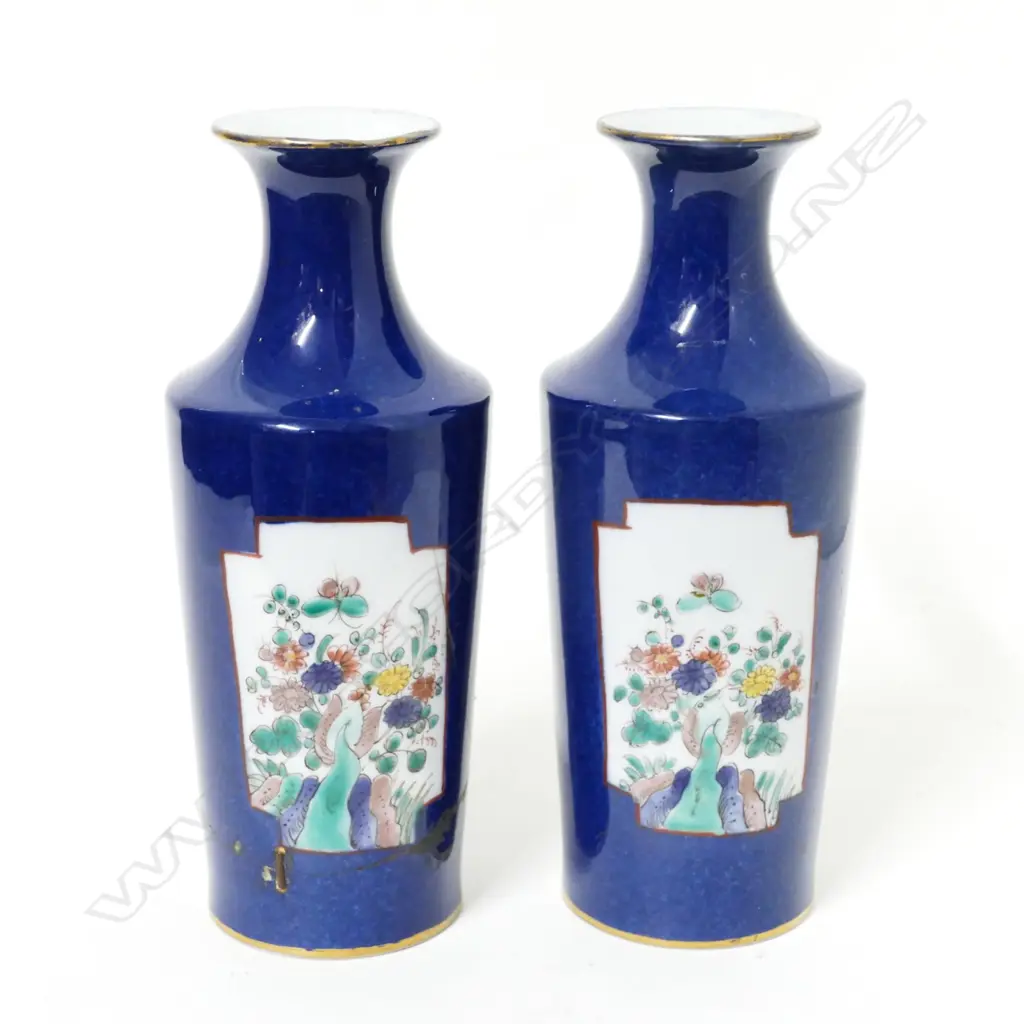 A pair of 18th/19thC Chinese decorated porcelain mallet shaped vases Image 1++