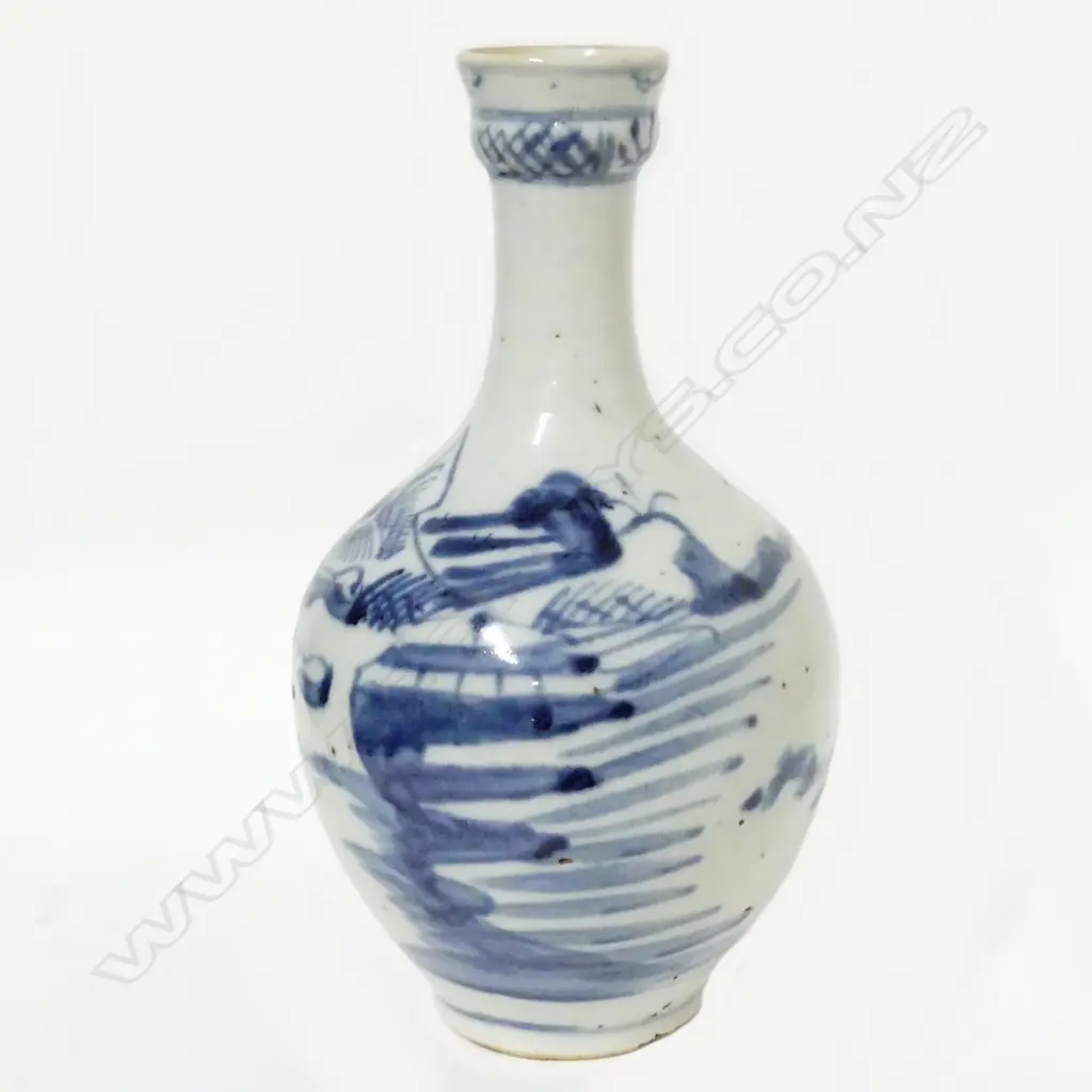 A Chinese provincial porcelain bottle vase Image 1++