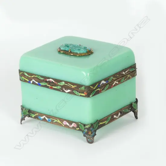 An early 20thC Chinese Peking green glass lidded box