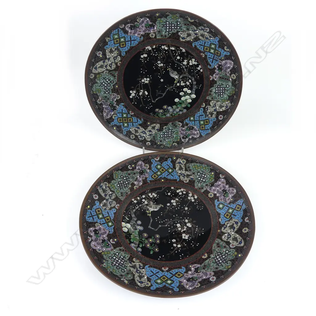 A pair of Japanese cloisonné shallow dishes Image 1++