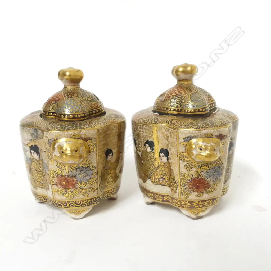A pair of Japanese Satsuma earthenware miniature censers Image 1++