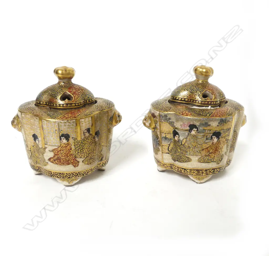 A pair of Japanese Satsuma earthenware miniature censers Image 1++