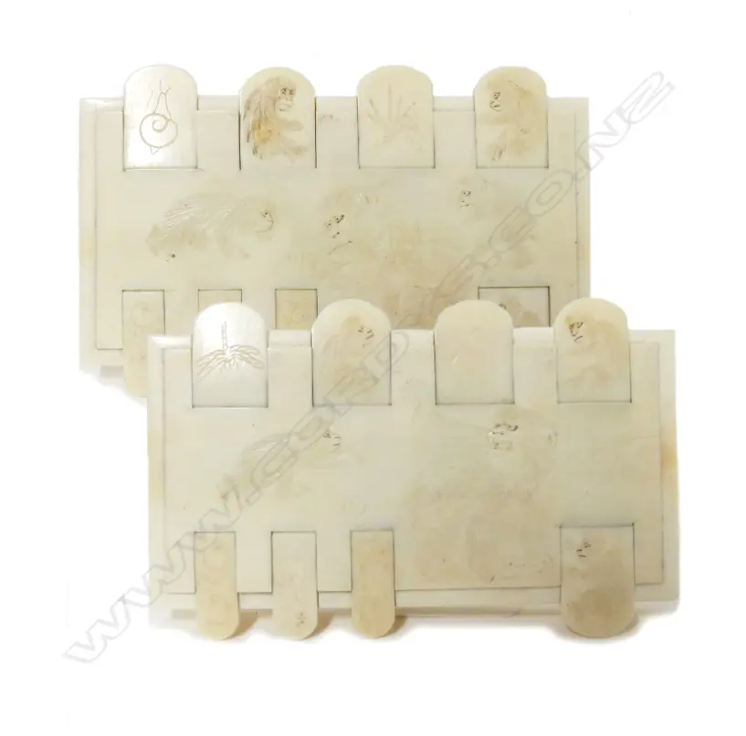 A pair of Japanese ivory whist counters Image 1++