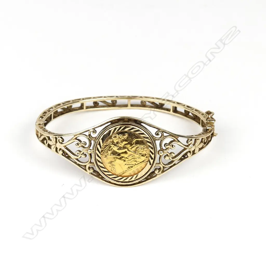 A 9ct gold hinged bangle set with a 1982 gold half sovereign Image 1++