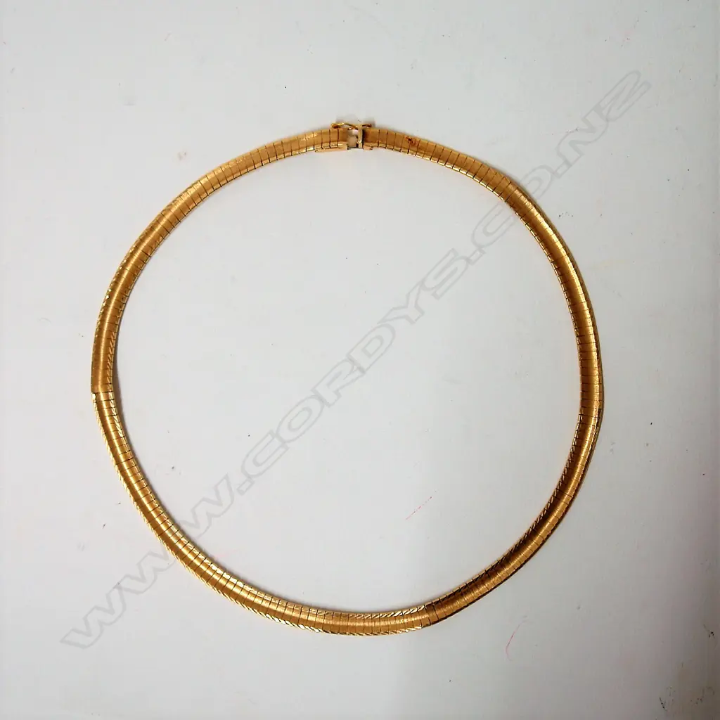 A modern 18ct. yellow gold flat link neck chain Image 1++