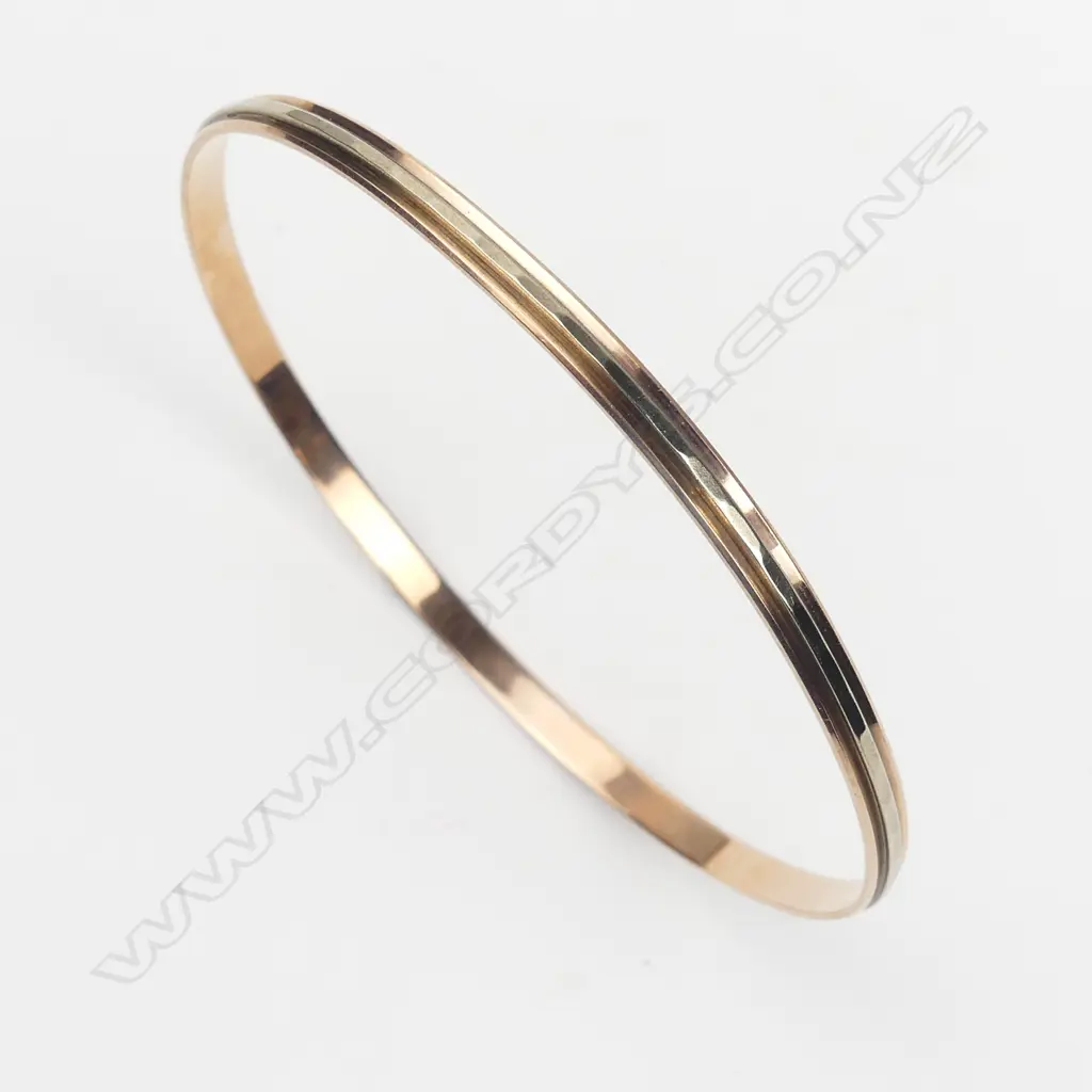 An 8ct rose and white gold bangle Image 1++