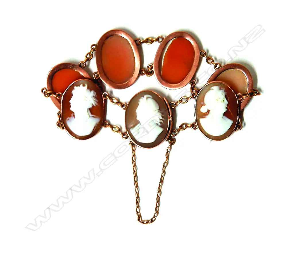 An early 20thC rose gold and seven cameo bracelet Image 1++