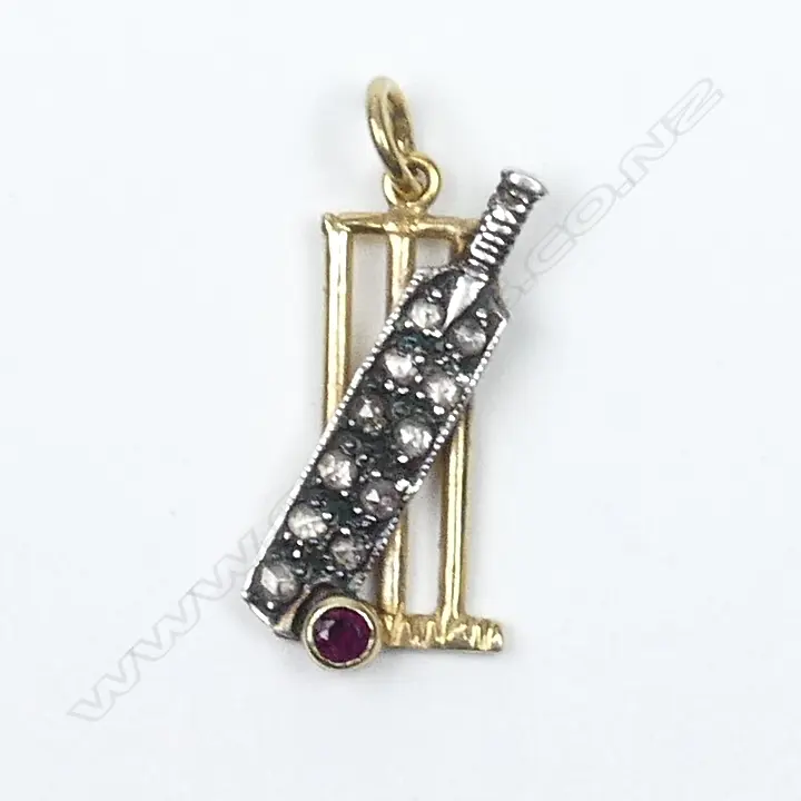 An Edwardian gold and silver cricket pendant Image 1++