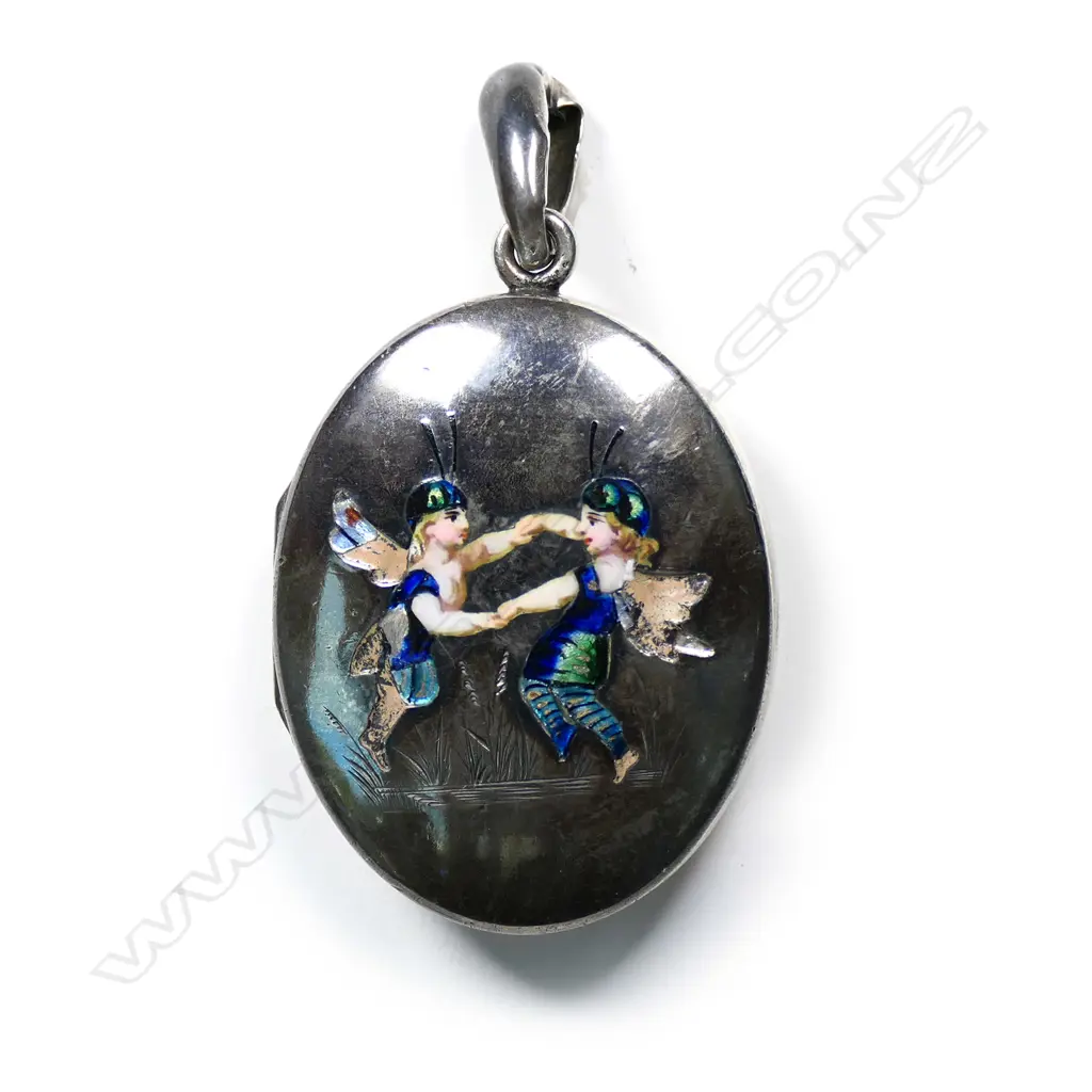 An uncommon c.1900 silver and enamel locket Image 1++