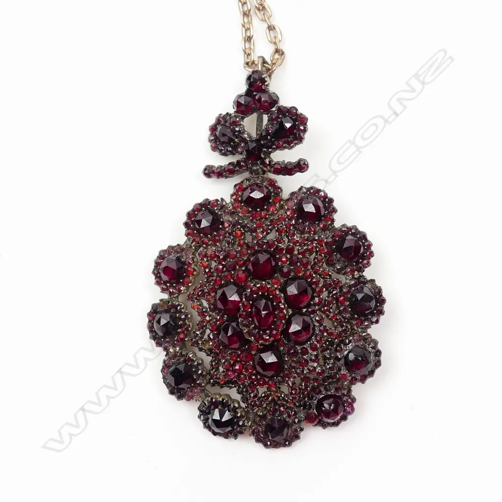 A vintage Bohemian garnet pendant Image 1++