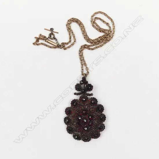 A vintage Bohemian garnet pendant