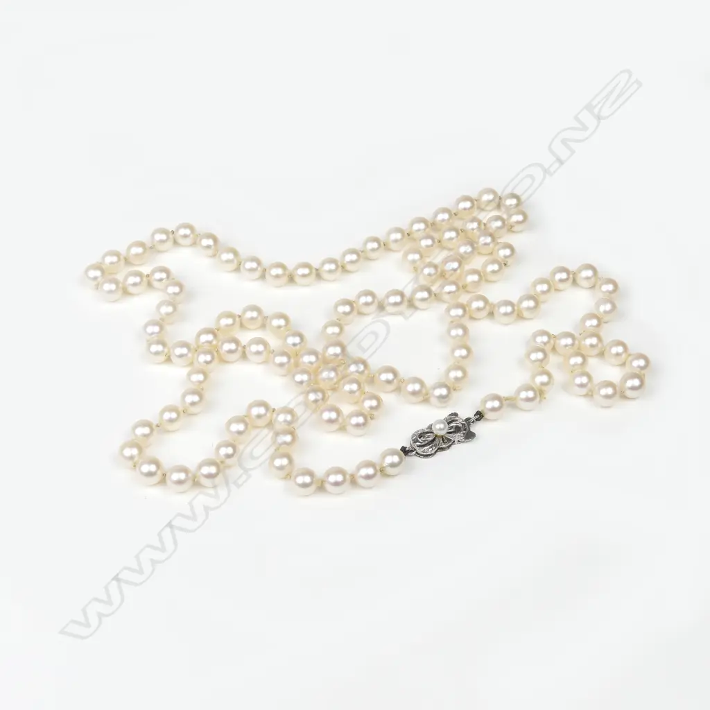 A Mikimoto cultured pearl necklace Image 1++