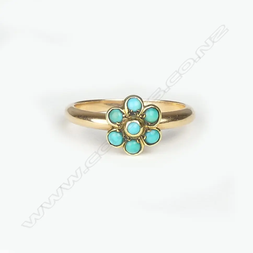 A 9ct gold and turquoise ring Image 1++