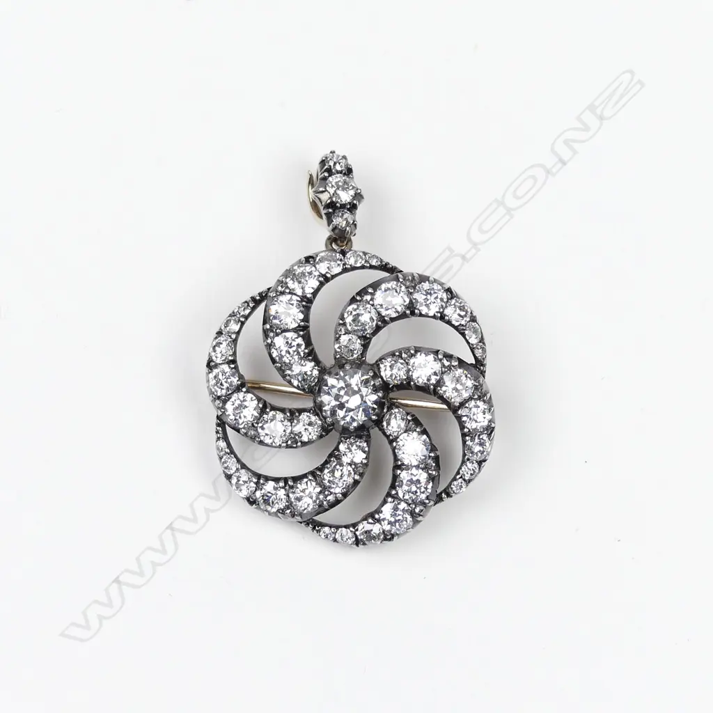 A 9ct gold and silver Victorian diamond pendant/brooch Image 1++