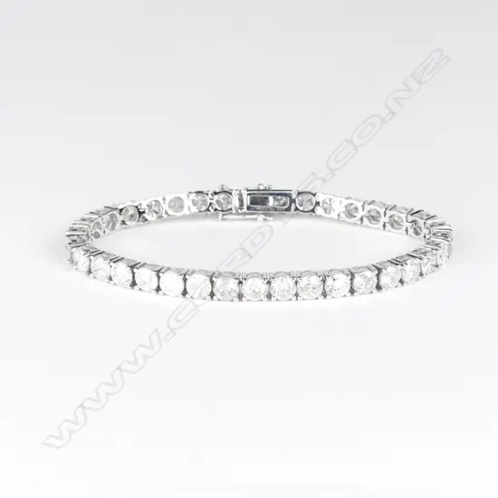 A 14ct white gold and diamond tennis bracelet