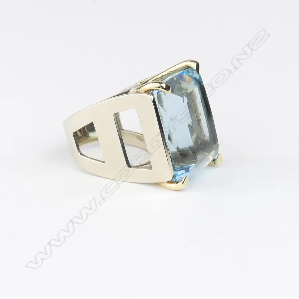 An impressive 14ct white and yellow gold aquamarine cocktail ring Image 1++